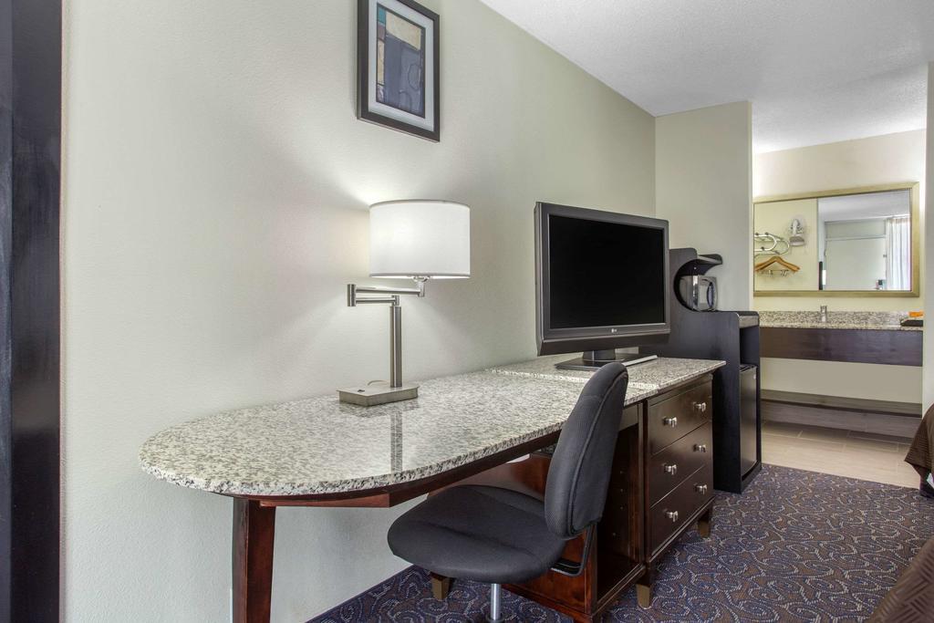 Days Inn And Suites By Wyndham Oxford Exterior foto